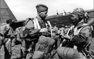 Десантники грузятся в ТБ-3, Сталинград, 1942