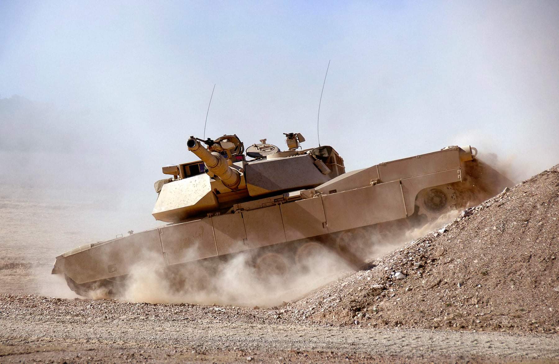 Сколько стоит американский танк абрамс. Танк м1 Abrams. Танк Абрамс m1a2. Танк m1 Abrams. М1 Абрамс со 105 мм пушкой.