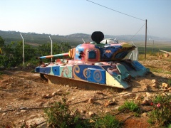 Остов Sherman M-50 в израильском поселении Метула - вид с правой стороны.jpg