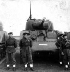 Итальянский M4A4 и его экипаж.jpg