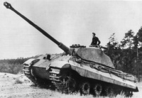Pz.Kpfw. VI Ausf. B с башней раннего выпуска на пересеченной местности.jpg
