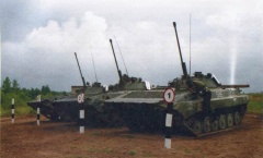 БМП-2 2-й гвардейской мотострелковой дивизии на занятиях по преодолению водных преград. Июль 2005 года.jpg