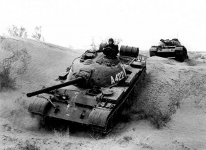 Т-54 (1951) Фото - Барханы.jpg