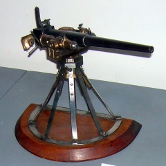 3pdrH 47-мм «Гочкисс» на французском станке 1888 г, Музей ВМФ, Париж.jpg
