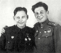 С.Ф. Долгушин и В.И. Сталин (крупным планом).jpg