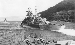 КРТ «Адмирал Хиппер» выдвигается в Норвегию, снимок с ЭМ Z27