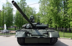 T-80BV - military vehicles static displays in Luzhniki 2010-02.jpg