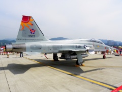 ROCAF F-5F Quarter View in Songshan Air Force Base 20110813.jpg