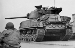 M4A3(76)W HVSS Фото - Ведет огонь.jpg