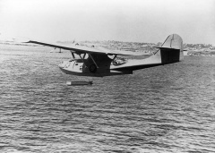 PBY-5A Catalina, сброс торпеды.jpg