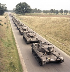 Первые серийные танки Leopard полигоне в г.Мюнстер 1965 год..jpg