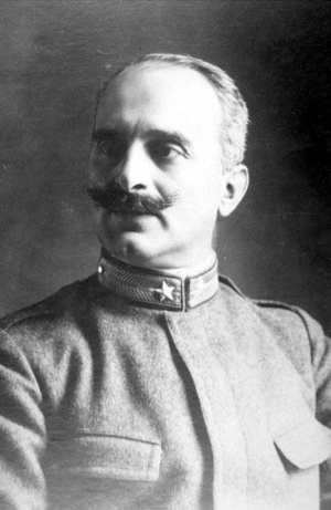 Джулио Дуэ (1869 — 1930), человек, смутивший умы авиационных начальников многих стран.