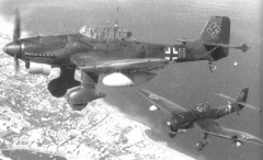 Ju87R в звене.jpg
