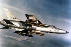 1280px-F-105D in flight with bombs.jpg