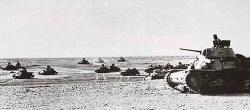Итальянские танки M13-40 в пустыне.jpg