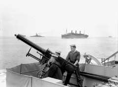2pdr на ЭМ HMCS «Ассинибойн», конвой из Галифакса в Британию, 10 июля 1940.jpg