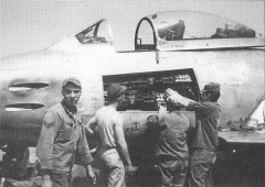 F-86F-2 перезарядка пушек.jpg